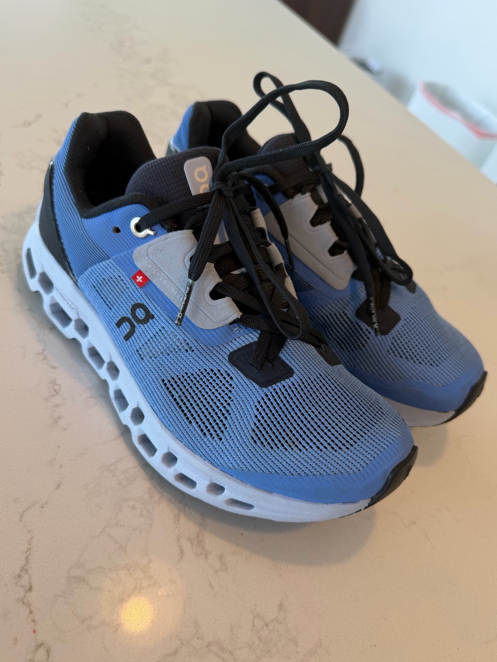 On Running Women’s Cloudstratus Size(W5.5)
36.5